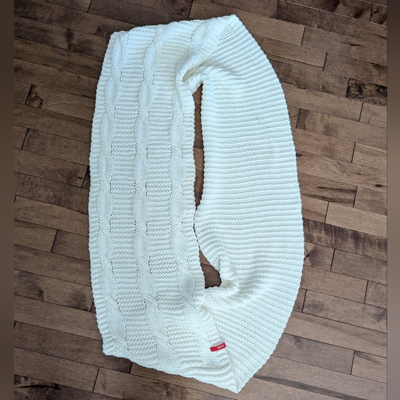 Esprit Cream Cable Knit Chunky Circle Scarf - Picture 6 of 6